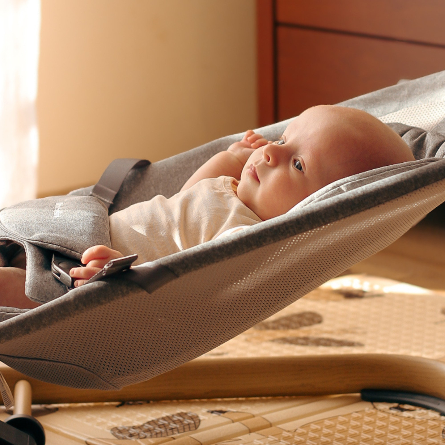 Hojdacie kreslo 2 v 1 Moby-Systém LILY - sivé