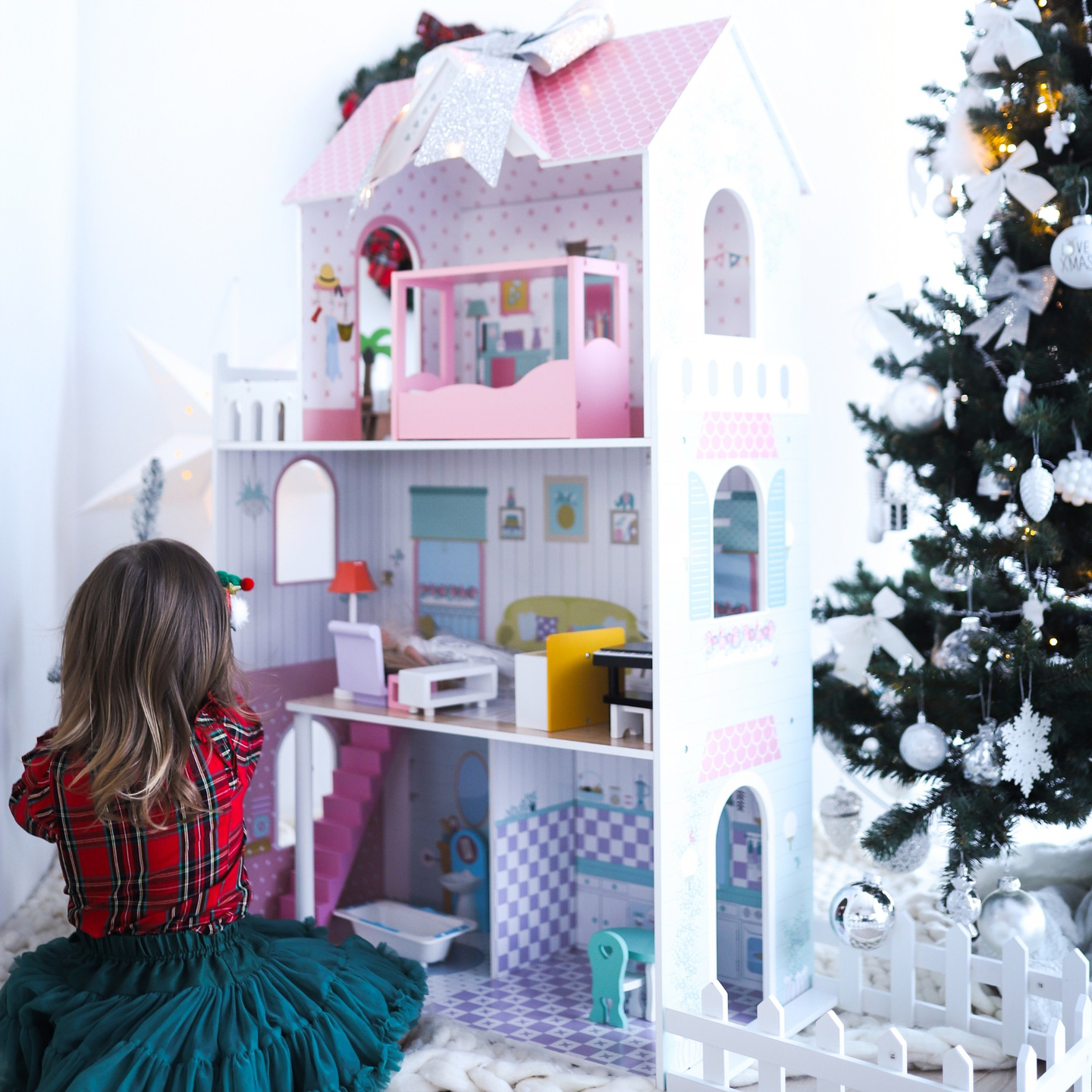 XXL Najväčší drevený domček pre bábiky - 123 cm - LED osvetlenie - terasa, doplnky, záhrada