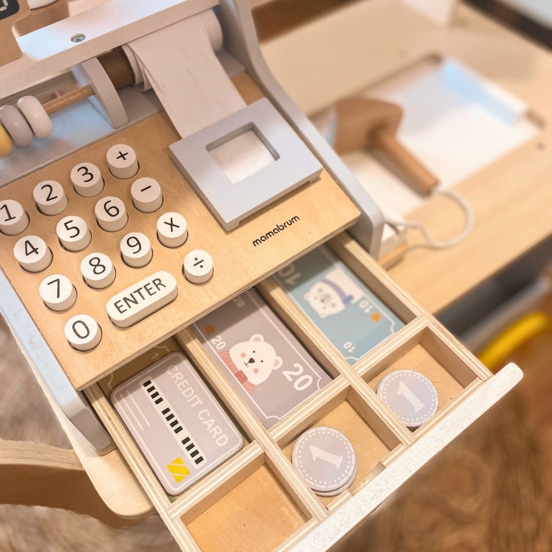 Drevená pokladňa s príslušenstvom