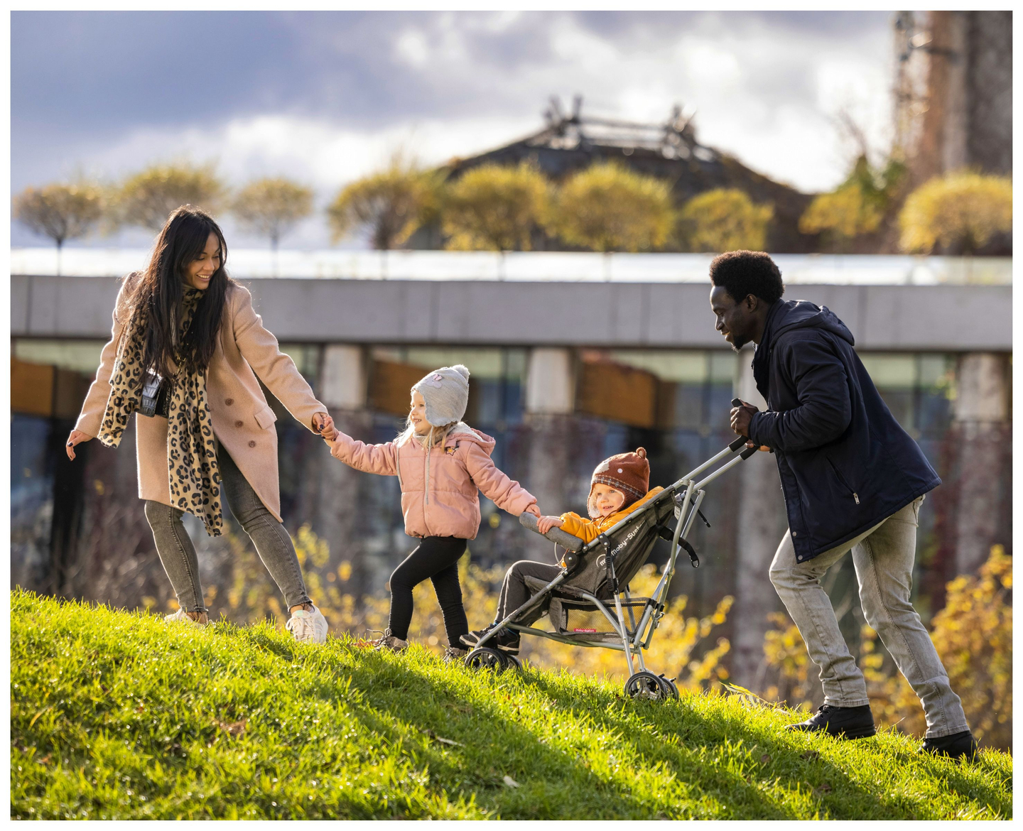 Ľahký skladací kočík Moby-System Barton farba: sivá