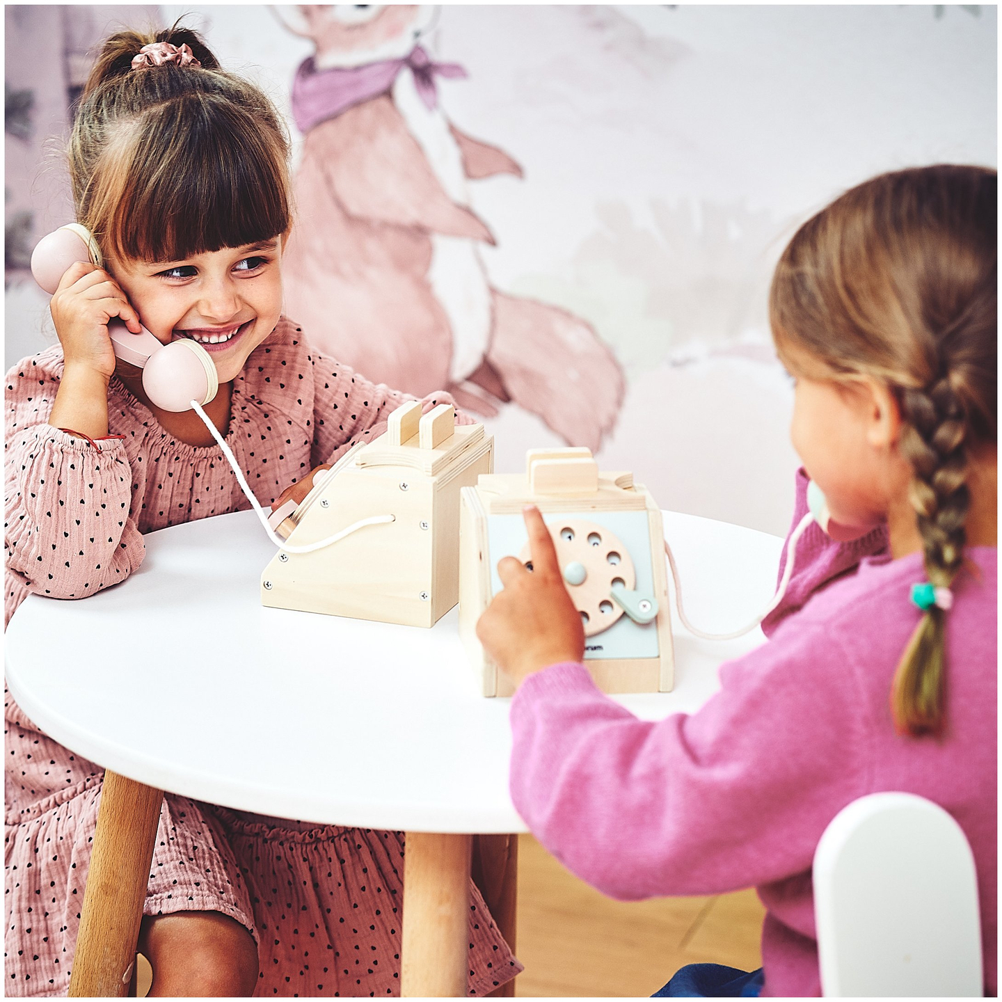 Retro drevený telefón - pastelovo ružový