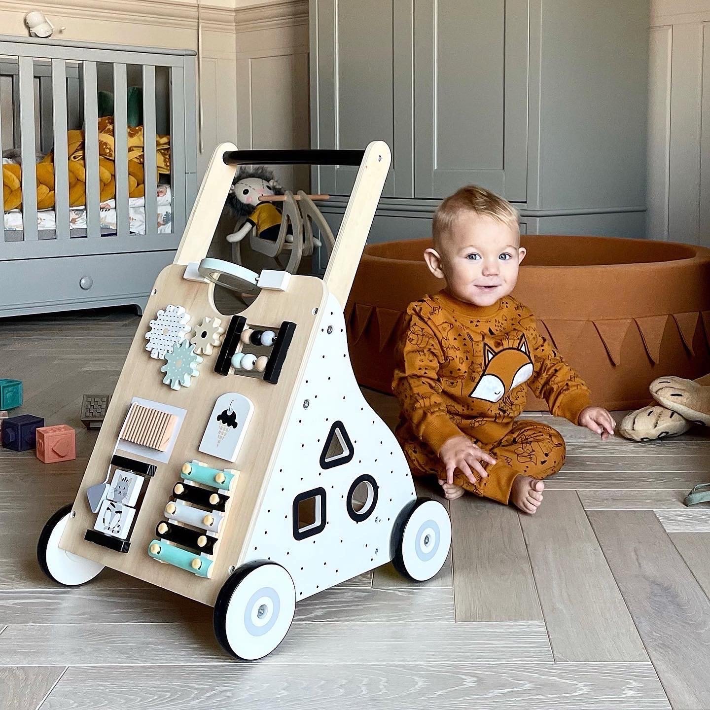 Drevené, vzdelávacie chodítko / kočík - manipulačná doska