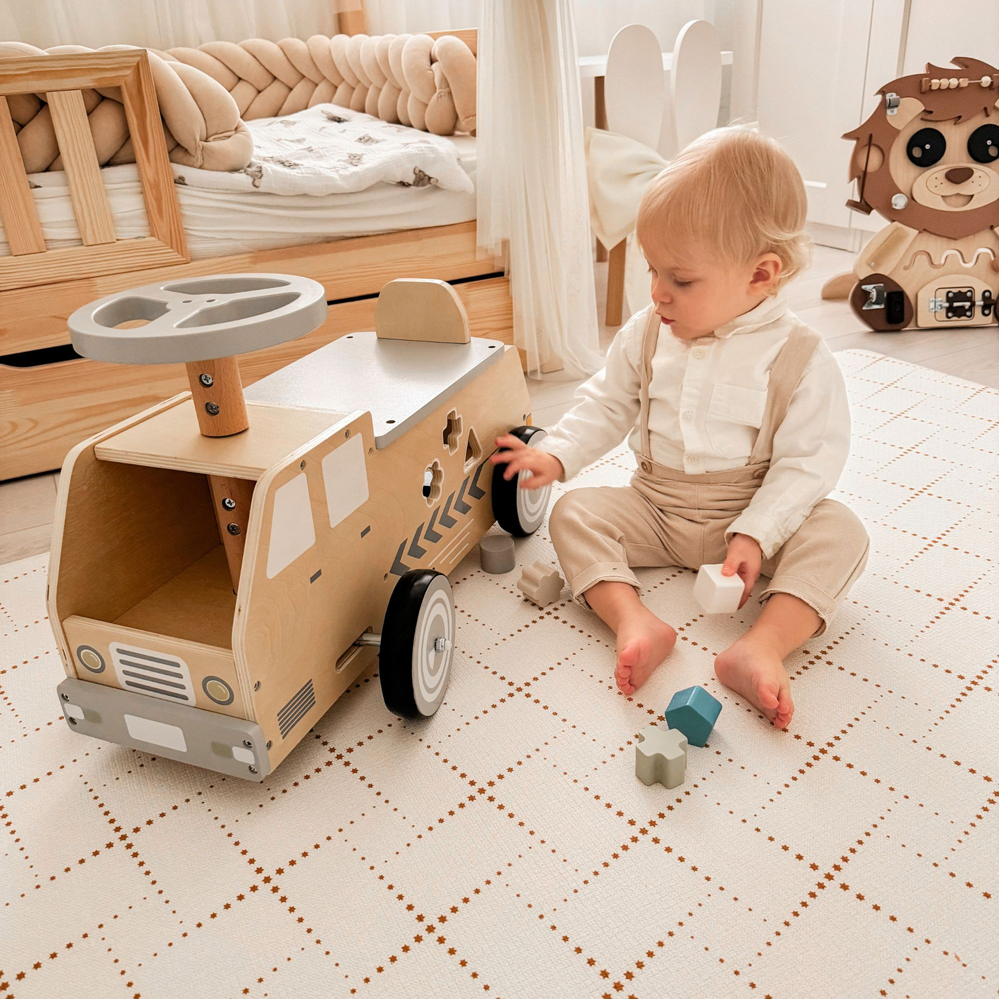 Drevený bicykel, auto, auto s blokmi