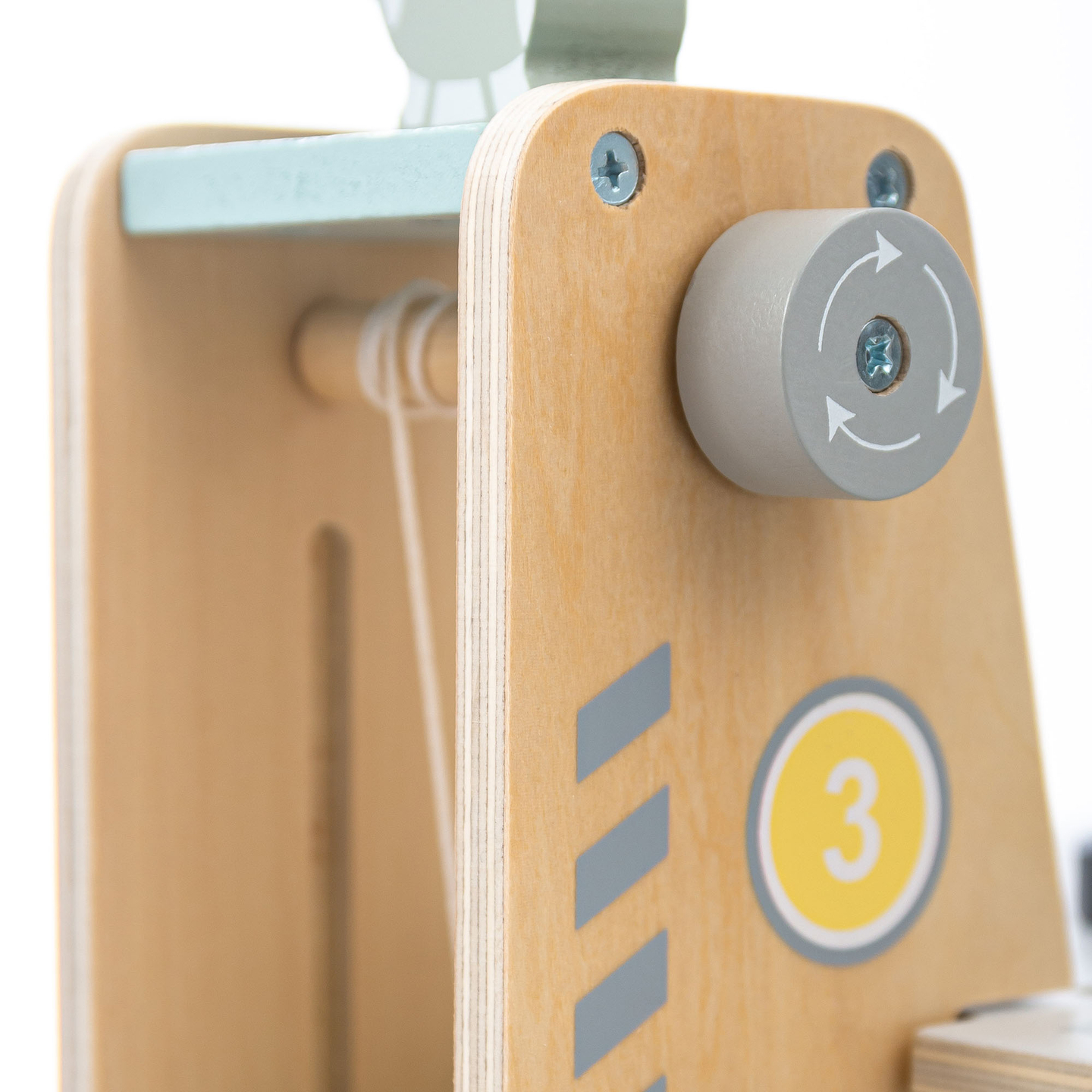 Drevená trojposchodová garáž pre deti s príslušenstvom – parkovisko, čerpacia stanica, umývačka áut, vrtuľník