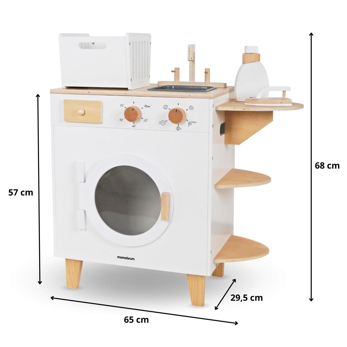 Drevená práčka so žehličkou, košom a pracím prostriedkom
