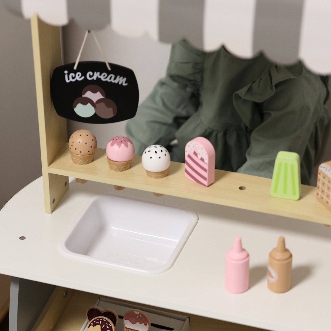 Drevená zmrzlináreň na kolieskach - zmrzlinový vozík