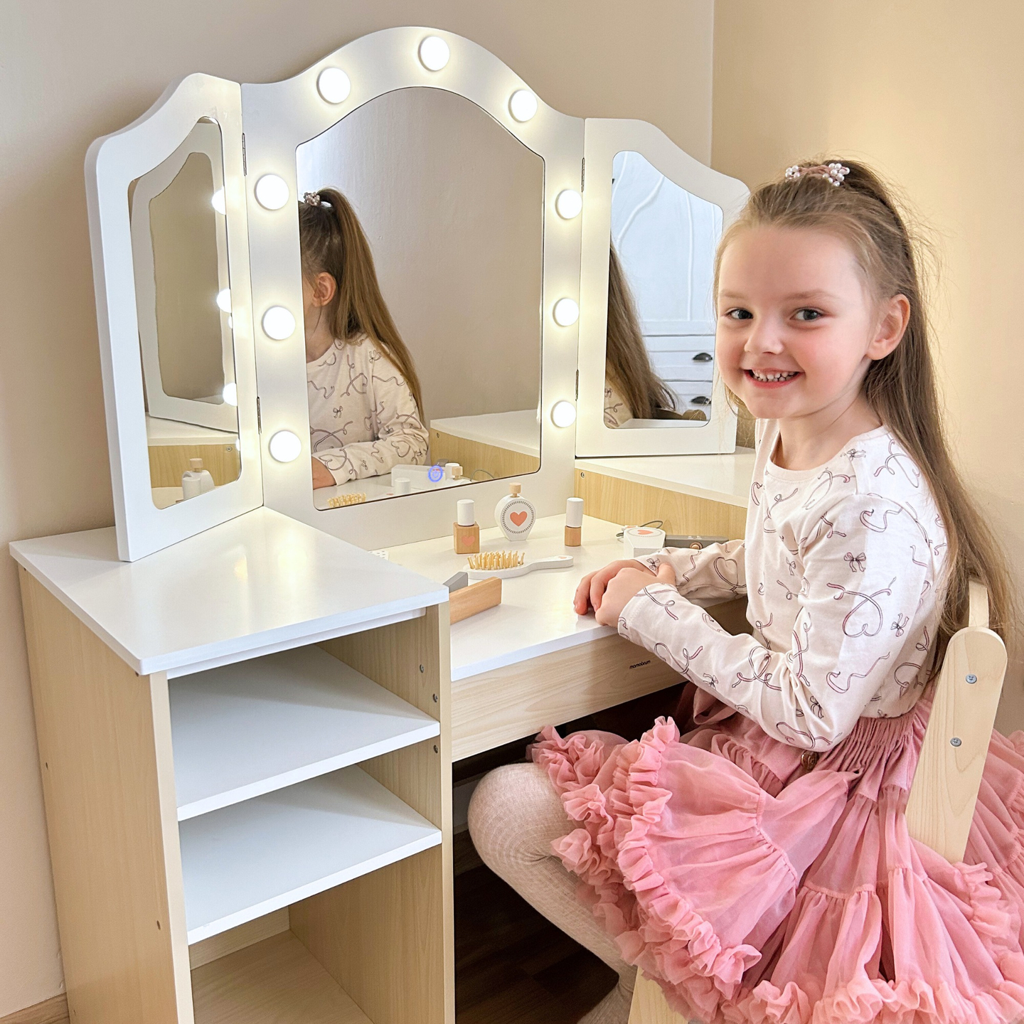 Drevený detský toaletný stolík so stoličkou, príslušenstvom a LED osvetlením