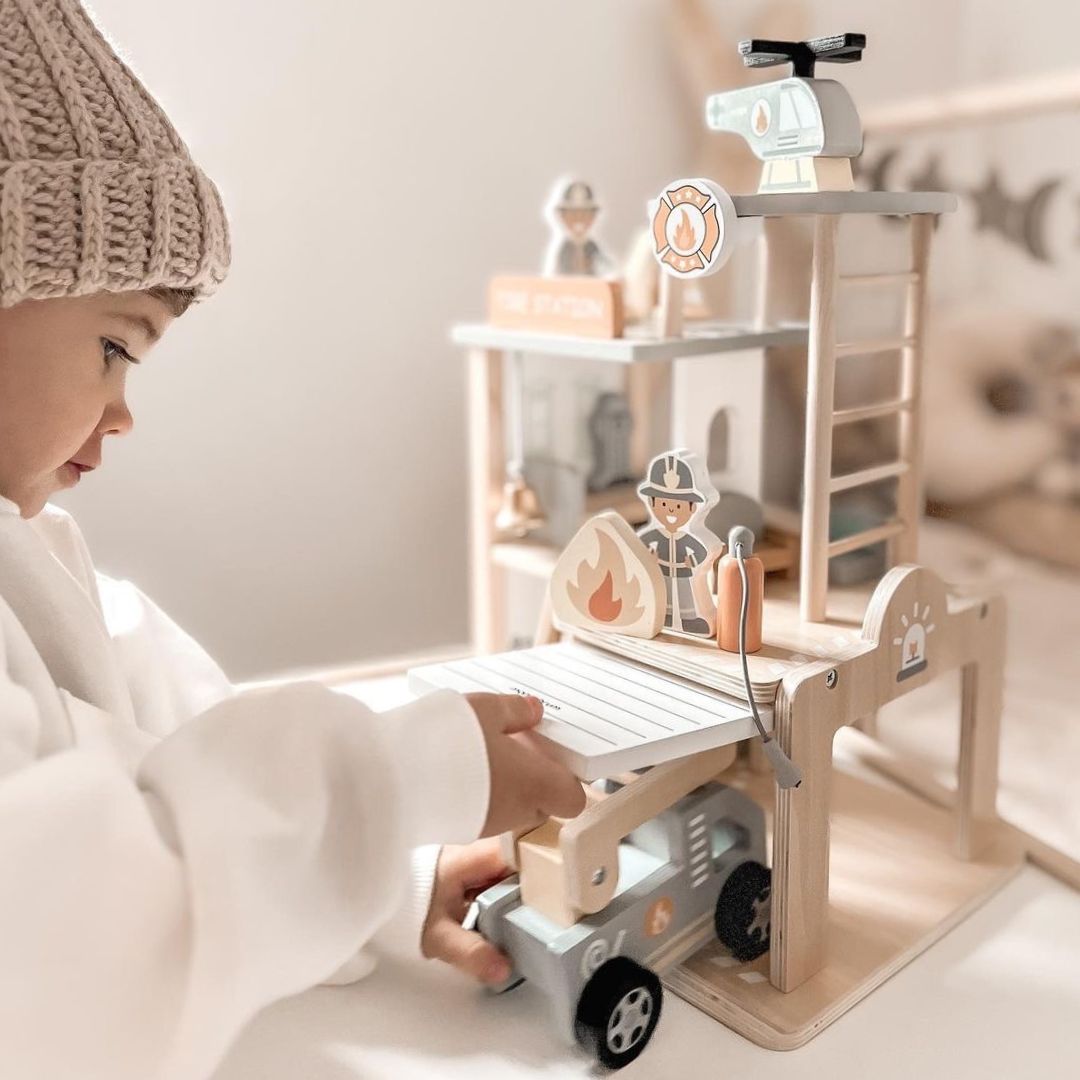 Drevená hasičská stanica s príslušenstvom, hasičský zbor