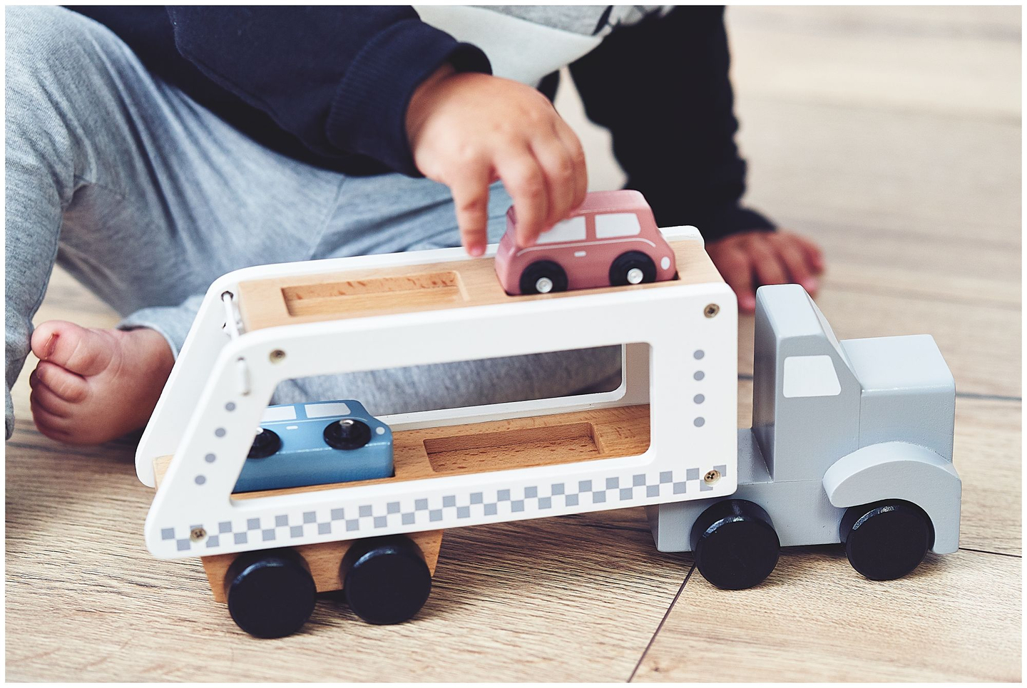 Drevený nákladný príves so 4 autami