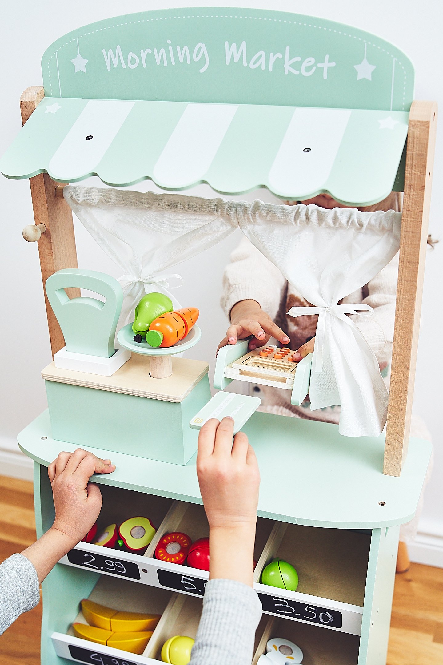 Veľký drevený obchod - stánok a divadlo 2 v 1 s váhou, platobným terminálom, ovocím a zeleninou