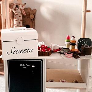 Drevená krabica na rezanie cukroviniek, cukráreň