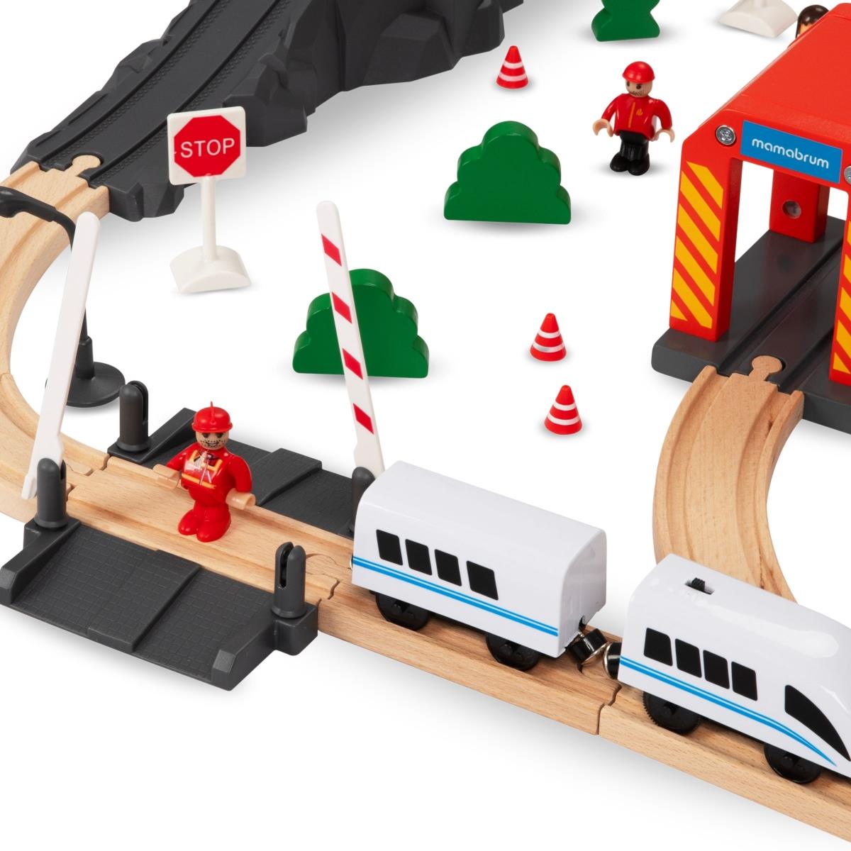 Drevená železnica, vláčik na batérie - Hasiči, koľaje, autá, mosty, závora