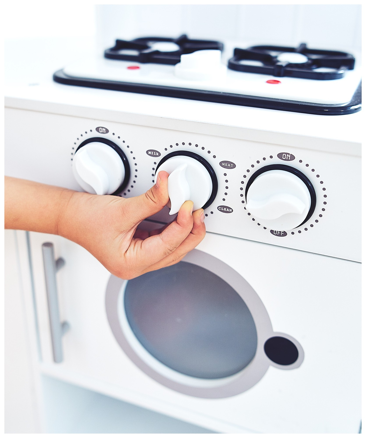 Rohová drevená kuchyňa XXXL s chladničkou, rúrou, práčkou, zásterou a príslušenstvom