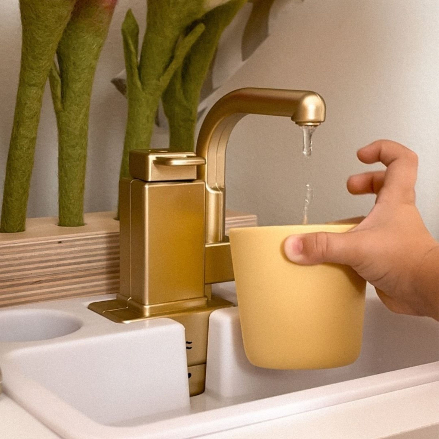 XXXXL veľká drevená interaktívna kuchyňa s LED osvetlením, práčkou, mikrovlnnou rúrou, kávovarom a sadou ovocia a zeleniny - 50 prvkov