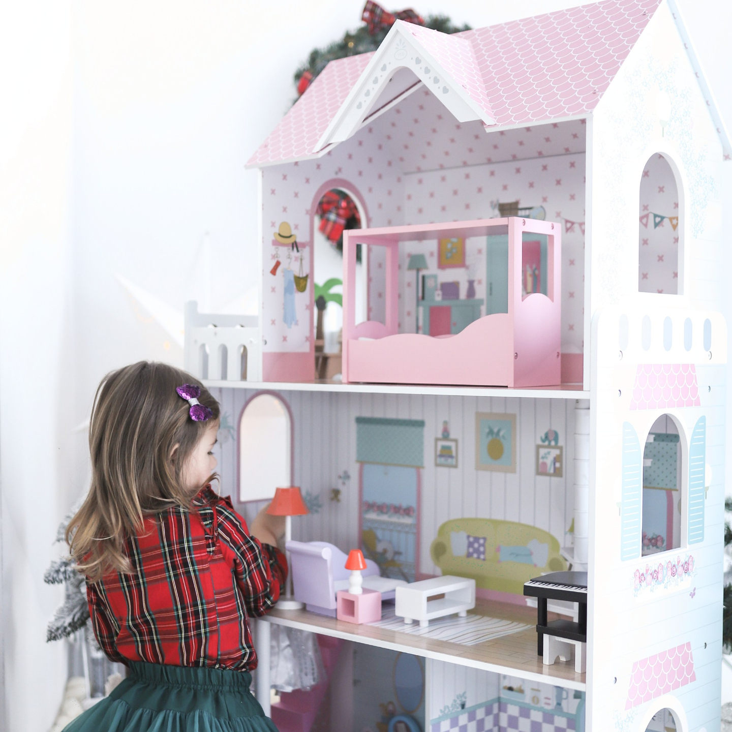 XXL Najväčší drevený domček pre bábiky - 123 cm - LED osvetlenie - terasa, doplnky, záhrada