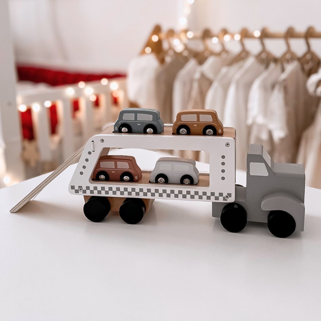 Drevený nákladný príves so 4 autami