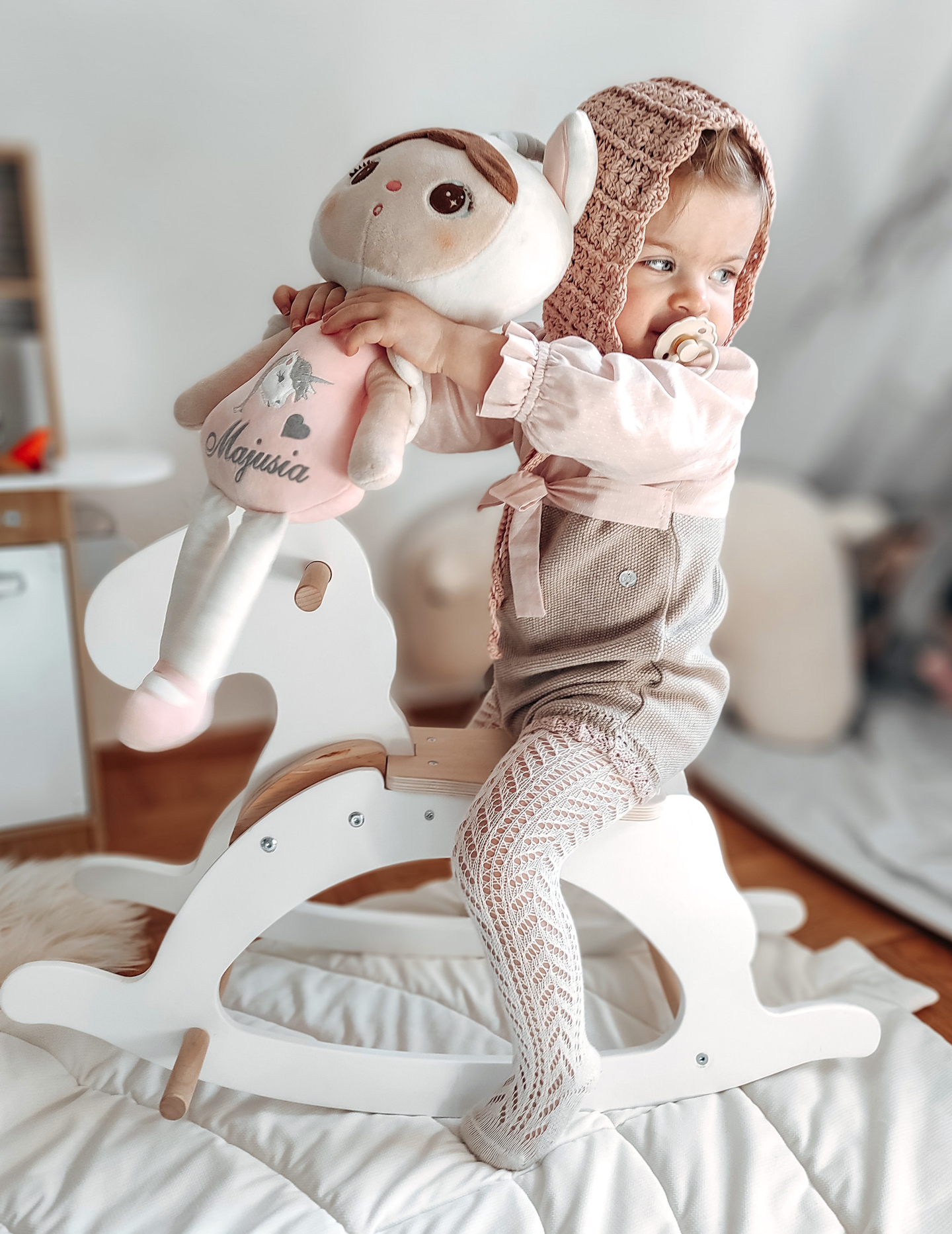 Drevený hojdací koník - biely - od 12 mesiacov.