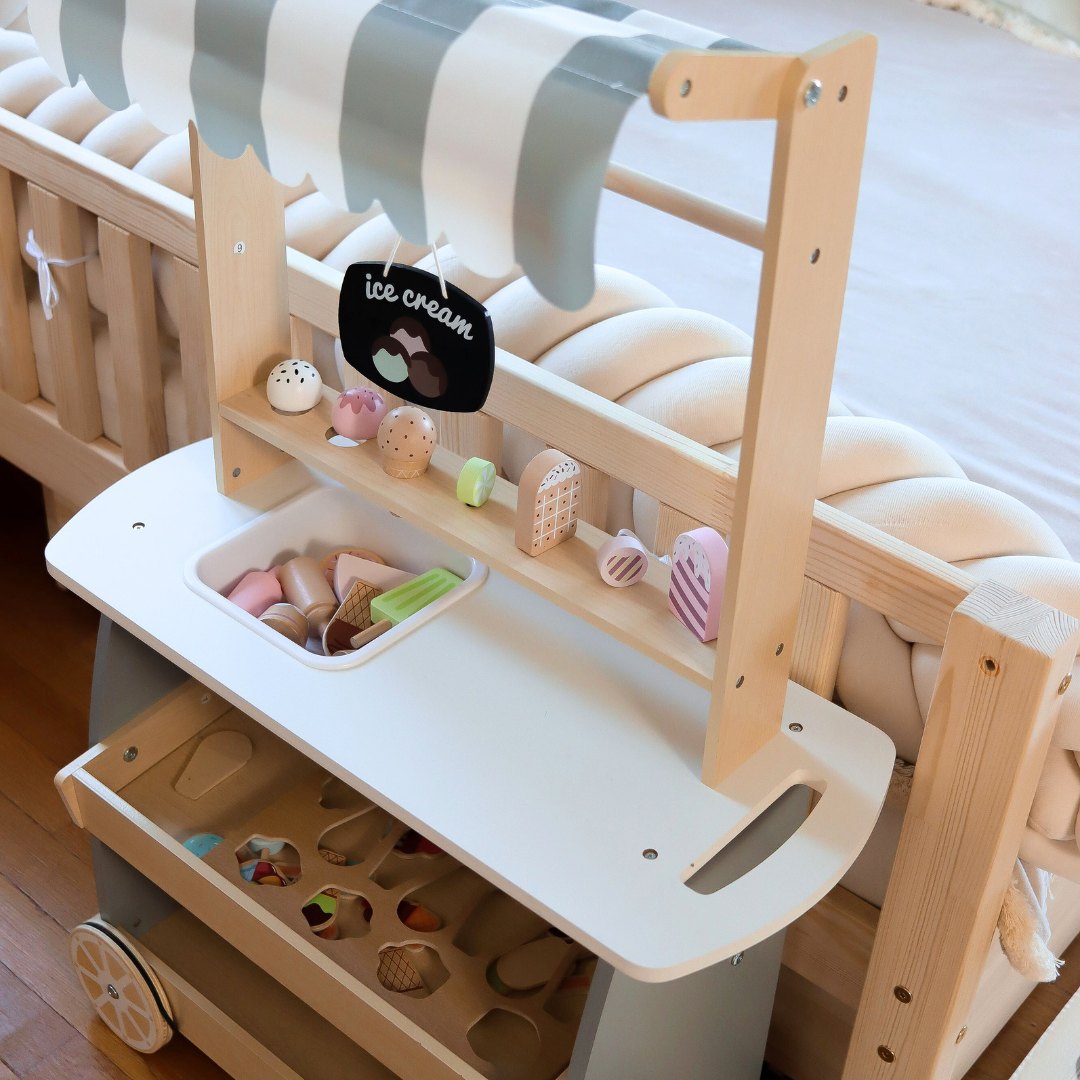 Drevená zmrzlináreň na kolieskach - zmrzlinový vozík
