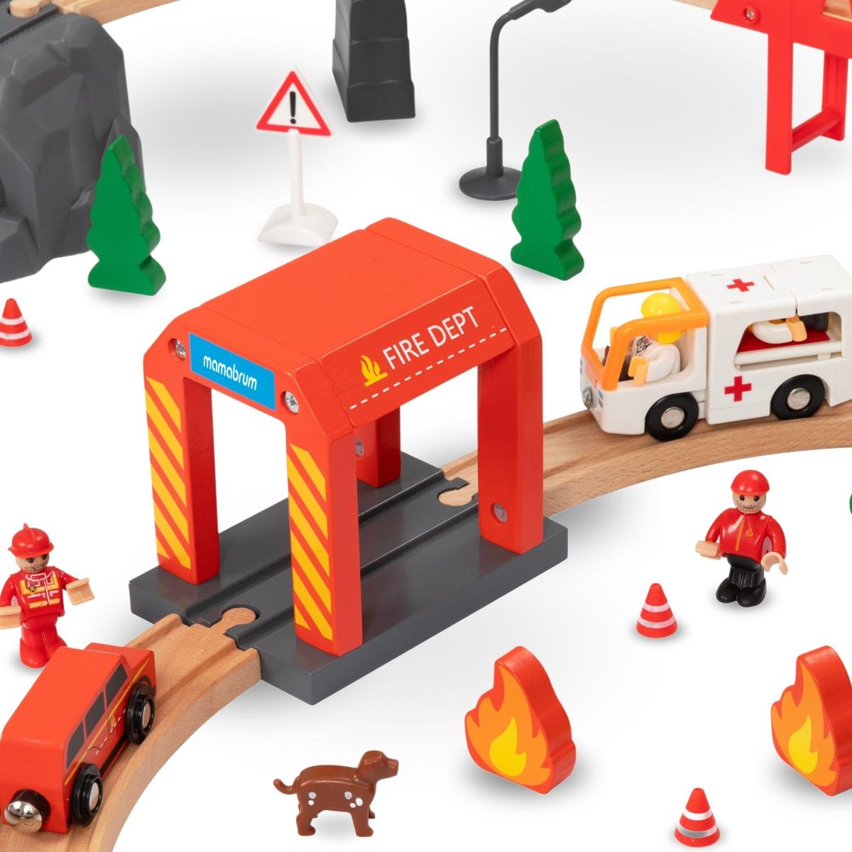 Drevená železnica, vláčik na batérie - Hasiči, koľaje, autá, mosty, závora