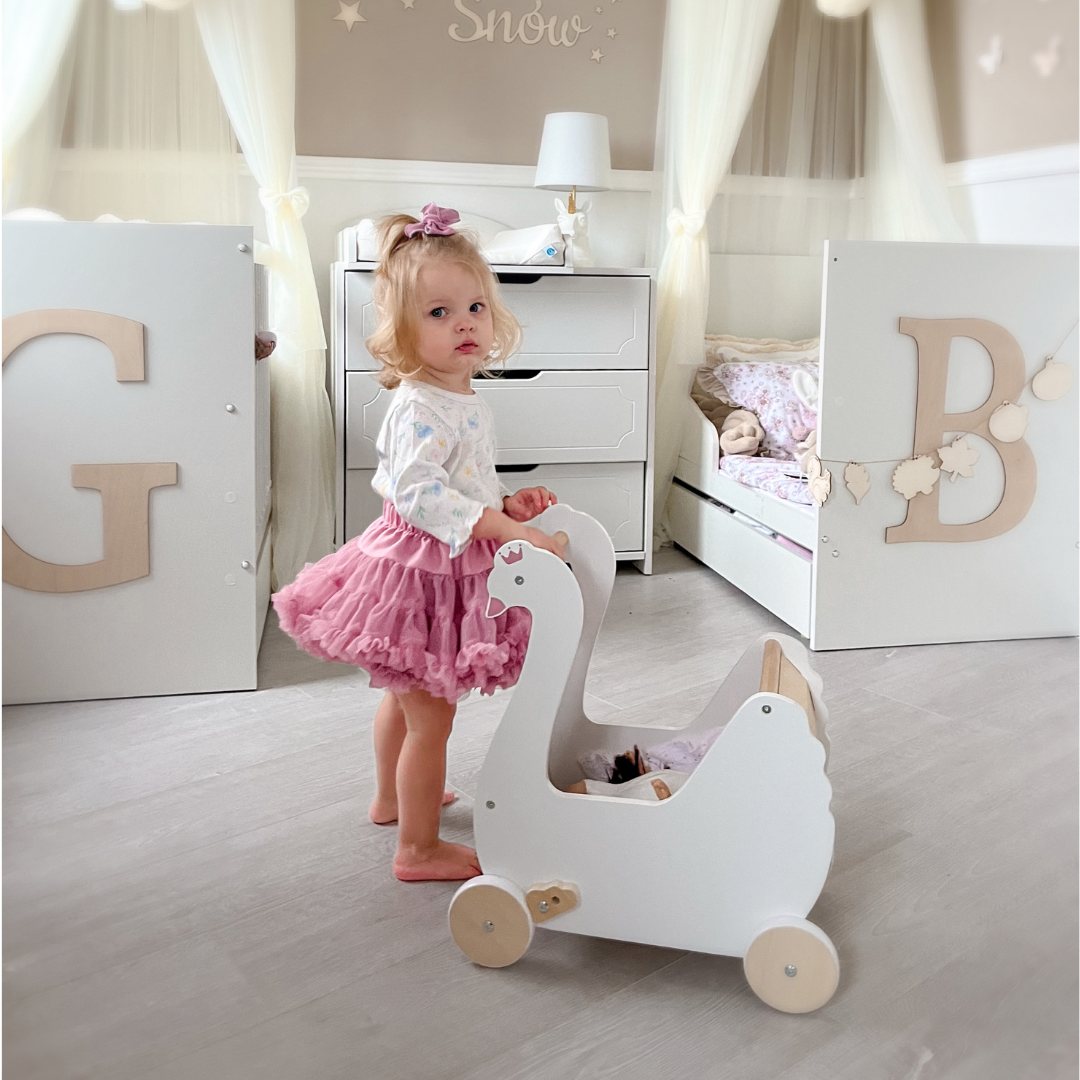 Drevený kočík pre bábiky - Swan