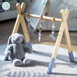 Drevený vzdelávací stojan Baby Gym - farba sivá