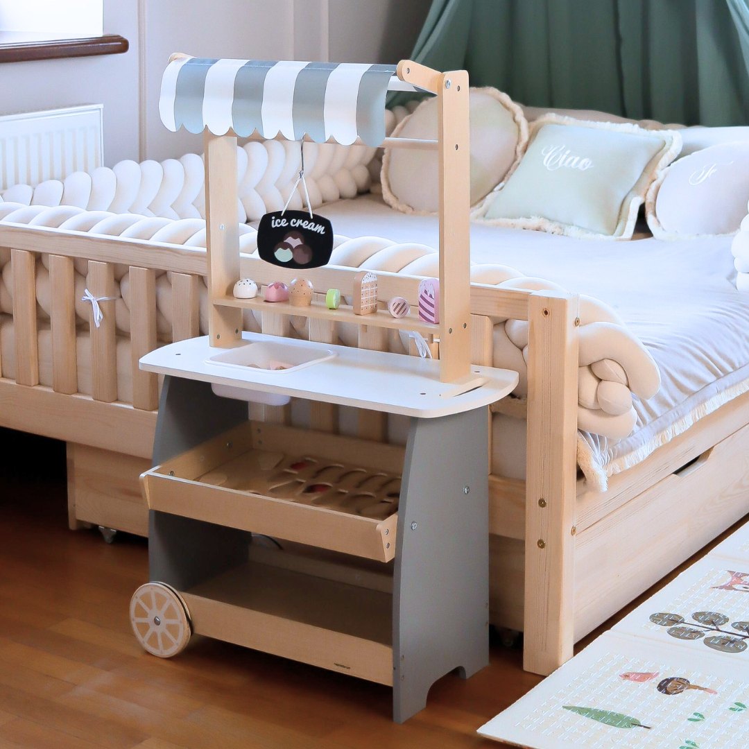 Drevená zmrzlináreň na kolieskach - zmrzlinový vozík