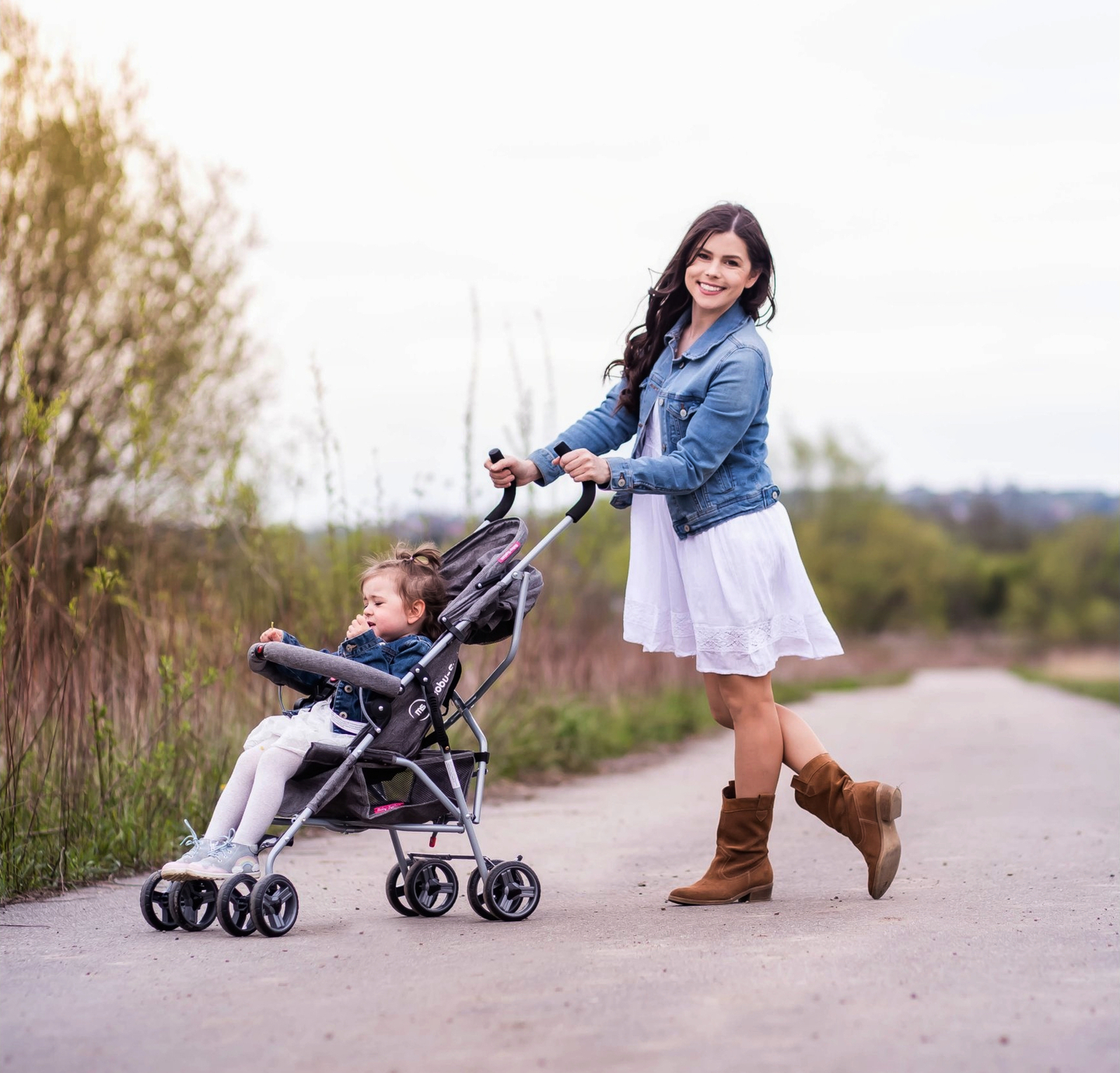 Ľahký skladací kočík Moby-System Barton farba: sivá