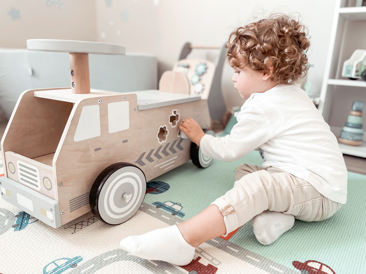 Drevený bicykel, auto, auto s blokmi