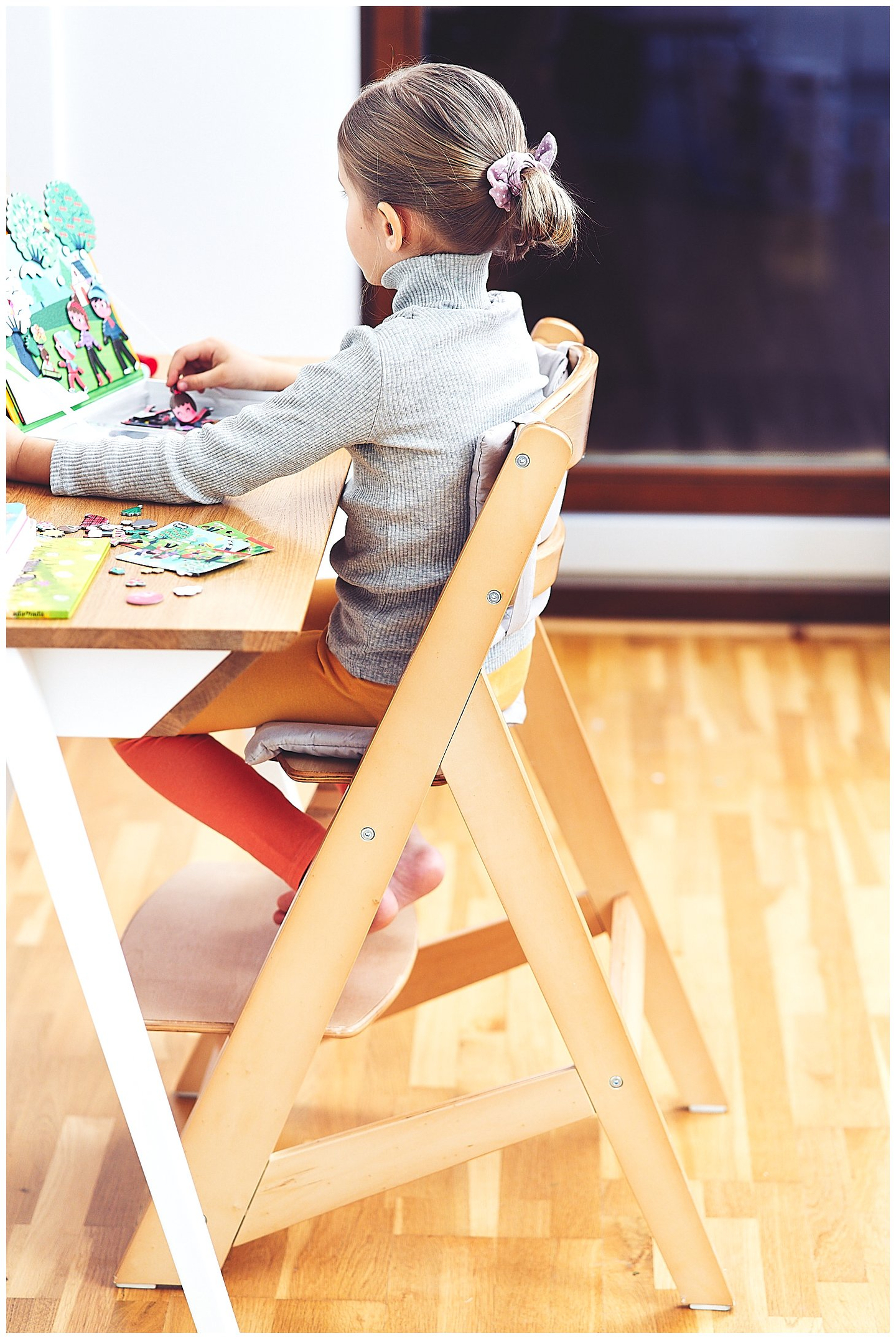 Drevená stolička na kŕmenie Moby-System WOODY - farba prírodného dreva