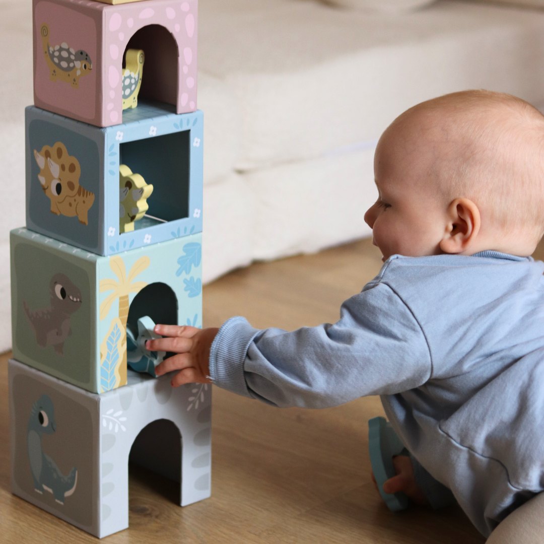 Triediaca veža s figúrkami Dinosaury