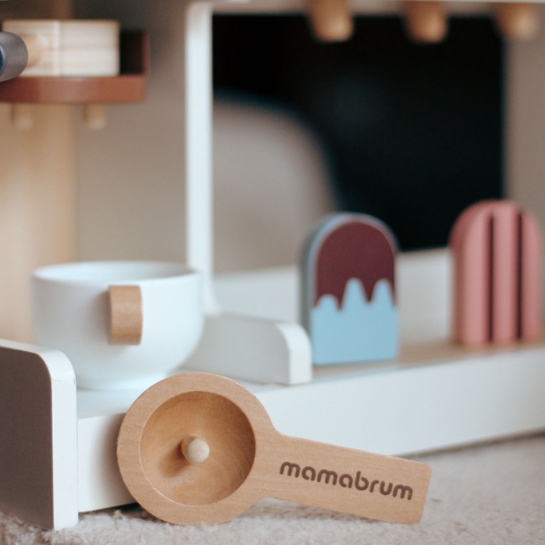 Drevená zmrzlináreň s kávovarom - kaviareň s príslušenstvom