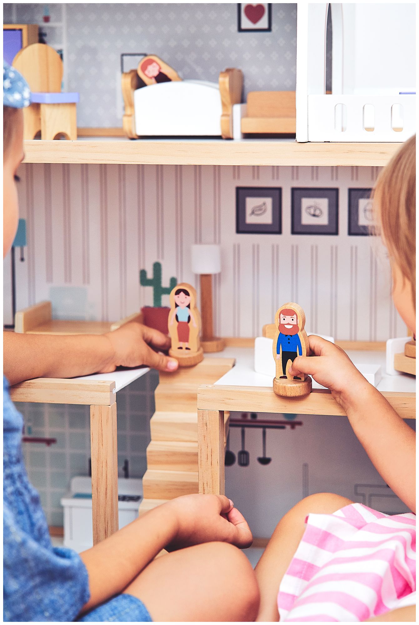 Biely drevený domček pre bábiky s doplnkami 18 ks.