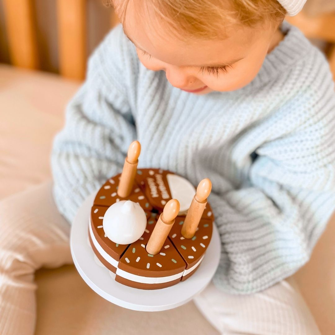 Drevená narodeninová torta na rezanie