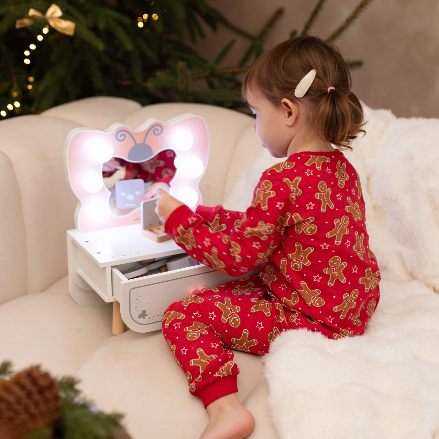 Drevený mini toaletný stolík s LED osvetlením - Butterfly