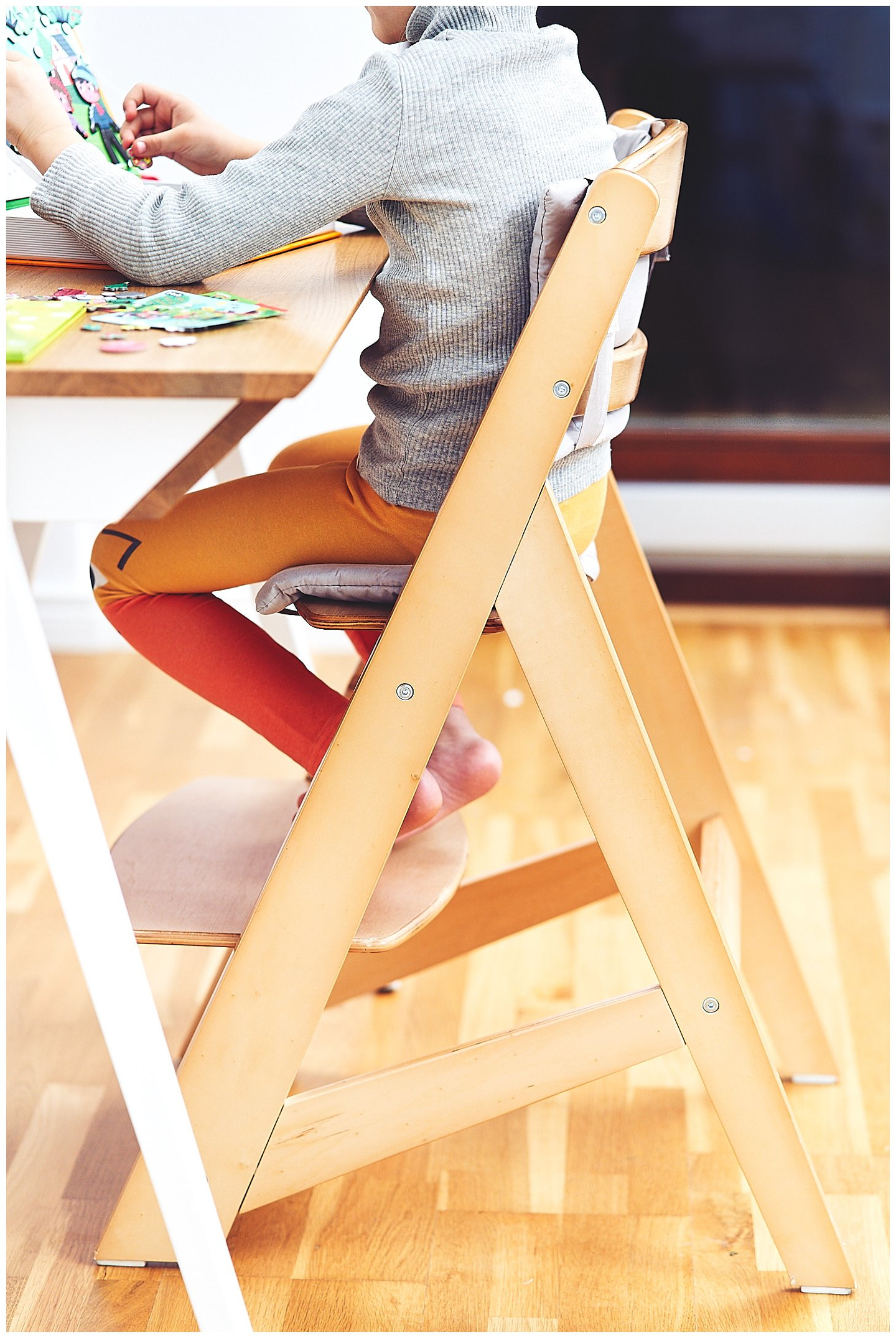 Drevená stolička na kŕmenie Moby-System WOODY - farba prírodného dreva