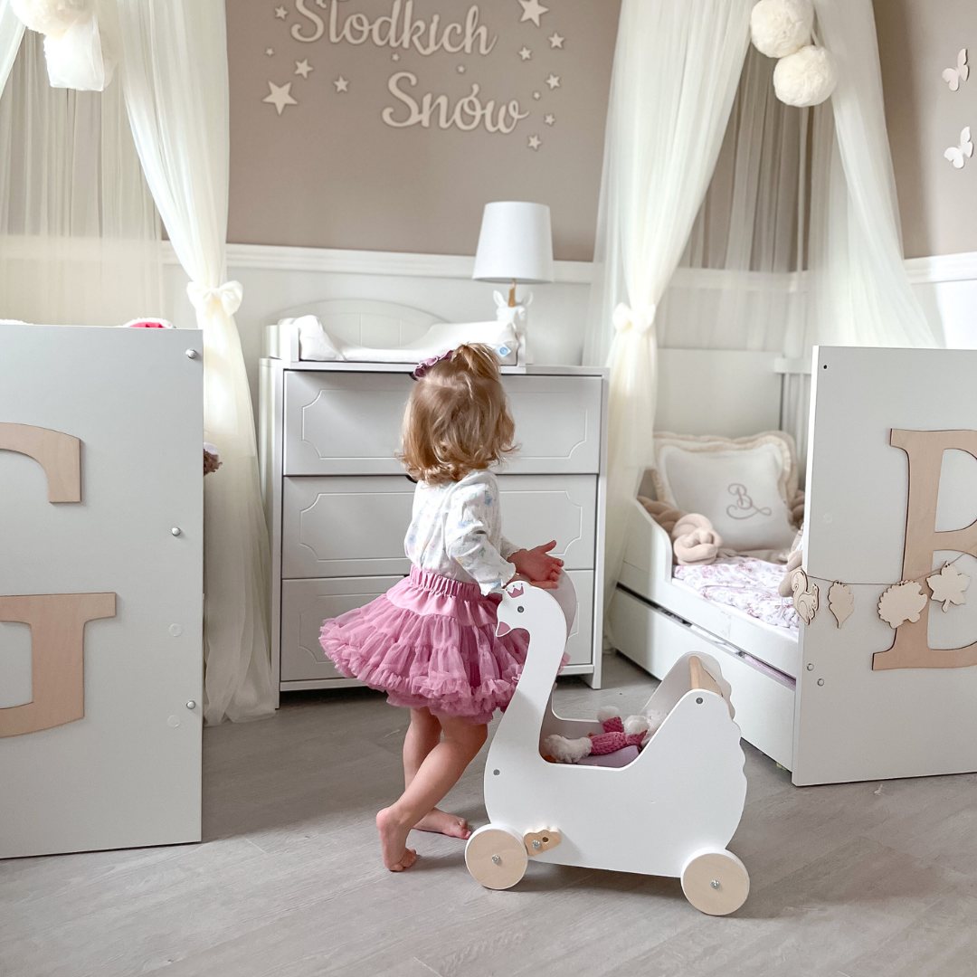 Drevený kočík pre bábiky - Swan