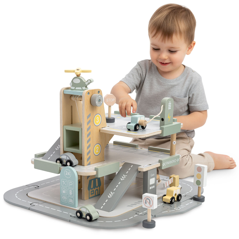 Drevená trojposchodová garáž pre deti s príslušenstvom – parkovisko, čerpacia stanica, umývačka áut, vrtuľník