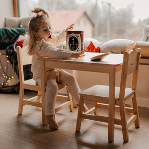 Drevený stôl a 2 stoličky - sada pre deti