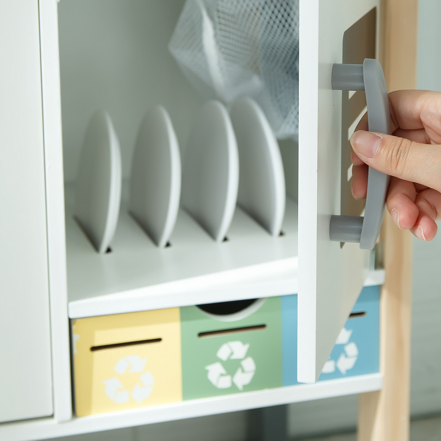 Interaktívna kuchyňa s práčkou, umývačkou riadu a tabuľou