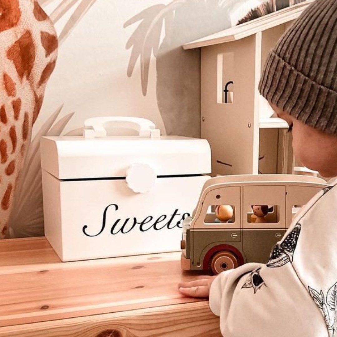 Drevená krabica na rezanie cukroviniek, cukráreň