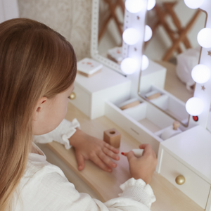 XXL drevený toaletný stolík so stoličkou a LED osvetlením pre deti + príslušenstvo