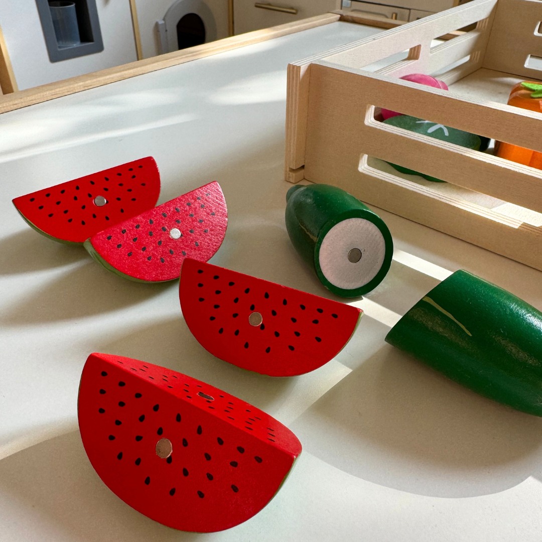 Drevené ovocie a zelenina na krájanie