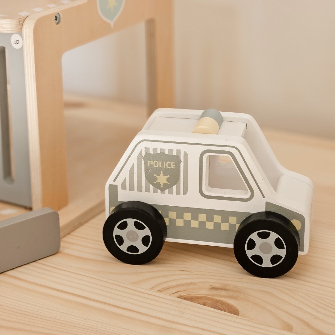 Drevená policajná stanica s príslušenstvom