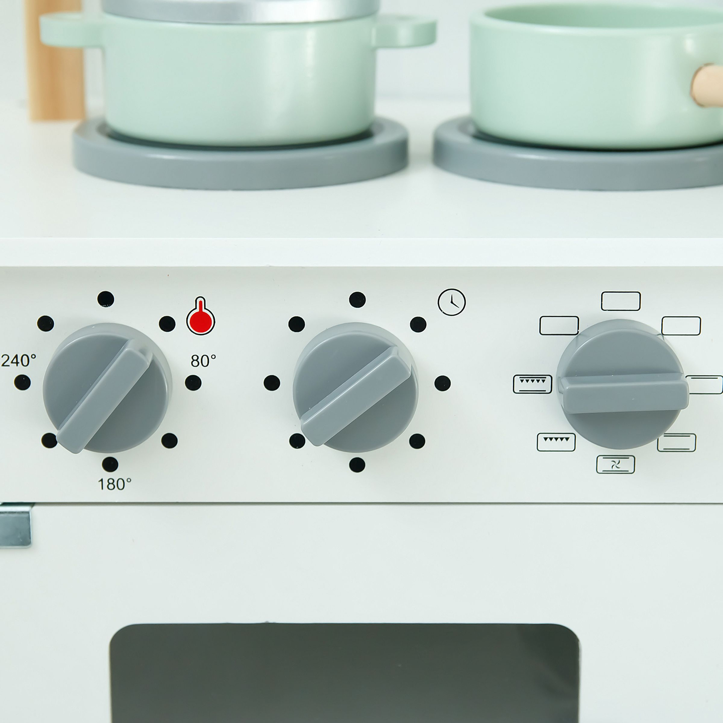 Drevená detská kuchynka s mikrovlnnou rúrou