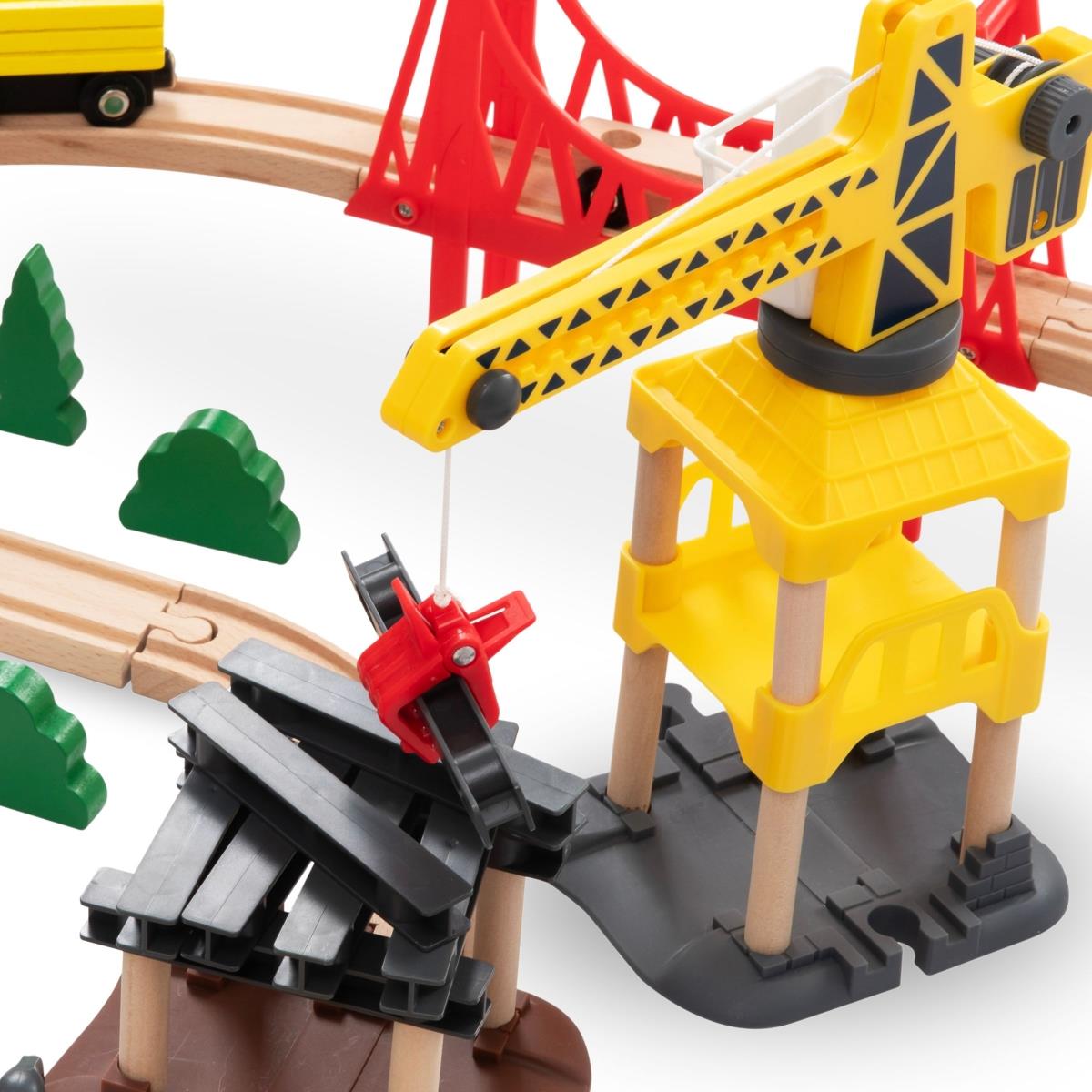 Drevená železnica, vláčik na batérie - Mesto: koľaje, autá, most, letisko