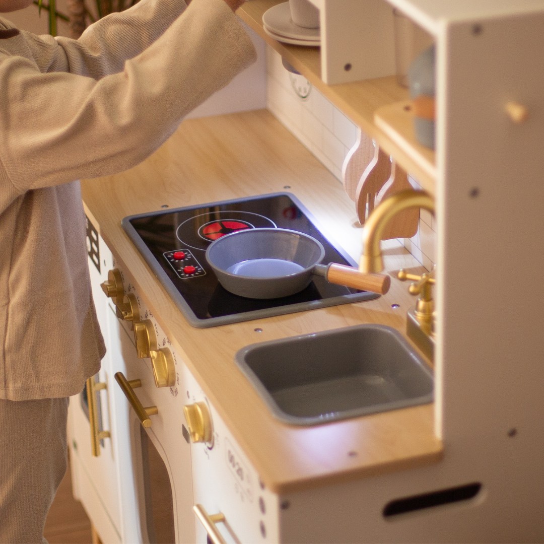 Interaktívna XXL drevená kuchyňa s doplnkami a LED osvetlením - dvojúrovňová