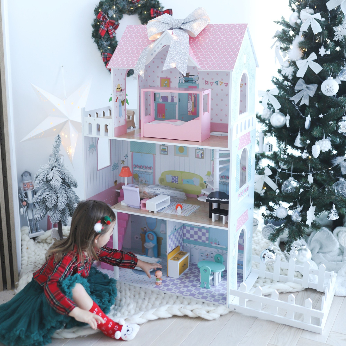 XXL Najväčší drevený domček pre bábiky - 123 cm - LED osvetlenie - terasa, doplnky, záhrada