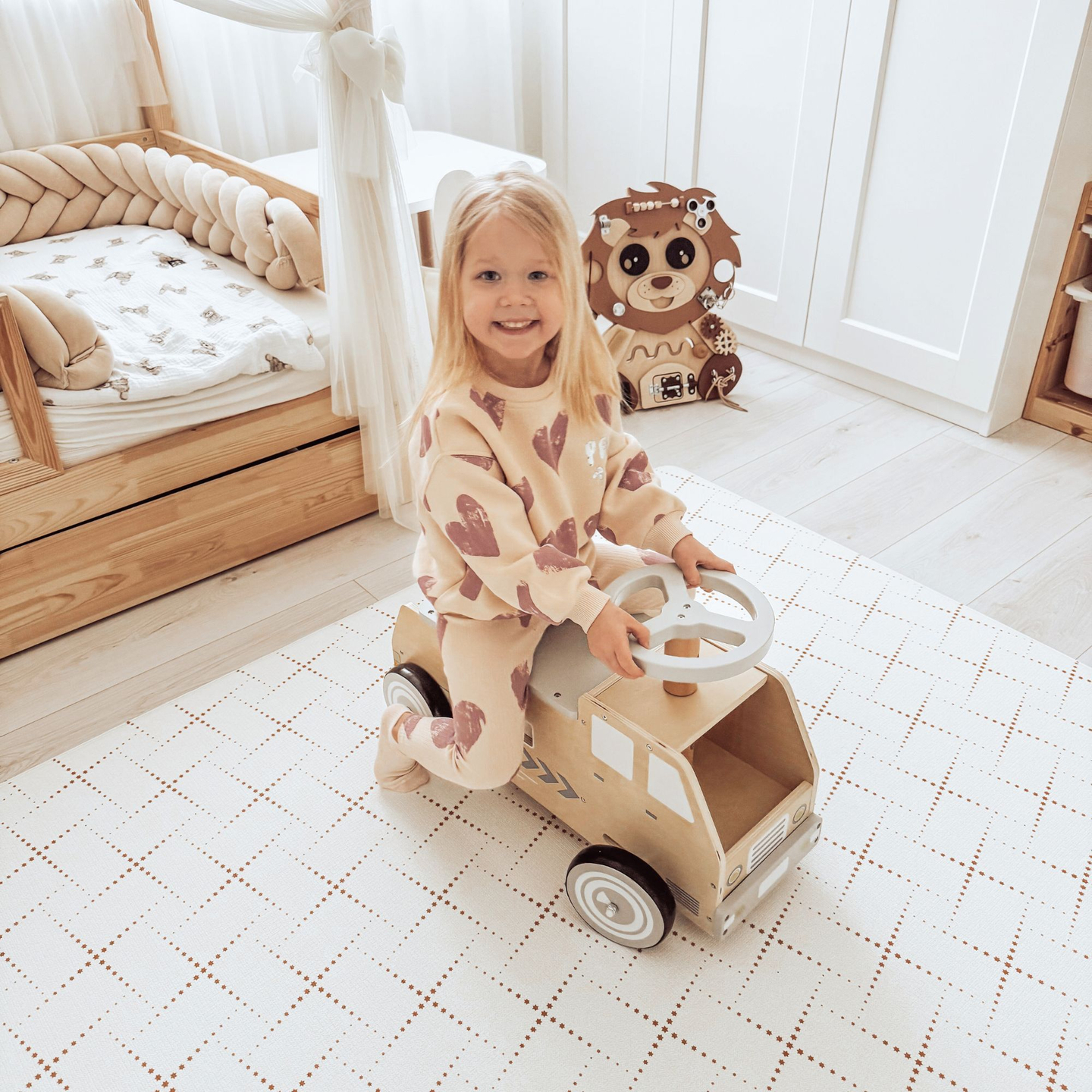 Drevený bicykel, auto, auto s blokmi