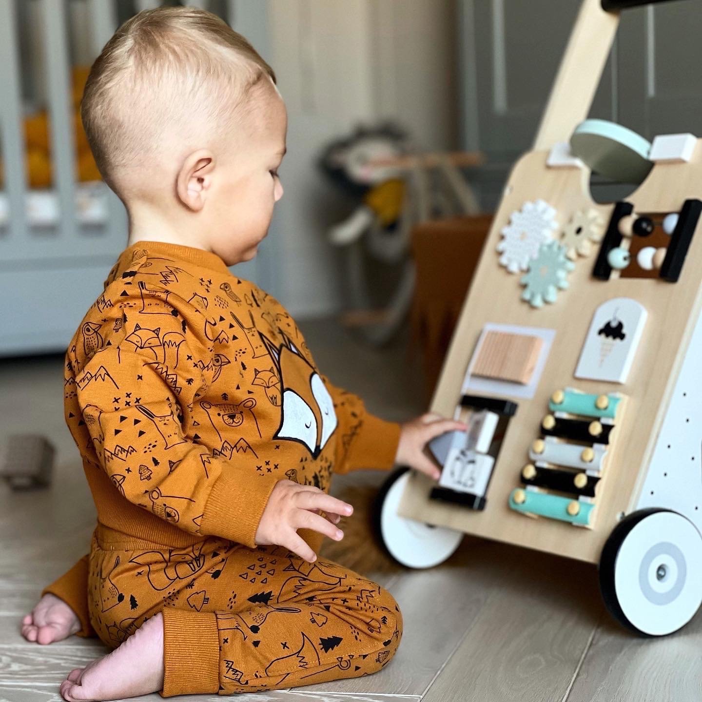 Drevené, vzdelávacie chodítko / kočík - manipulačná doska