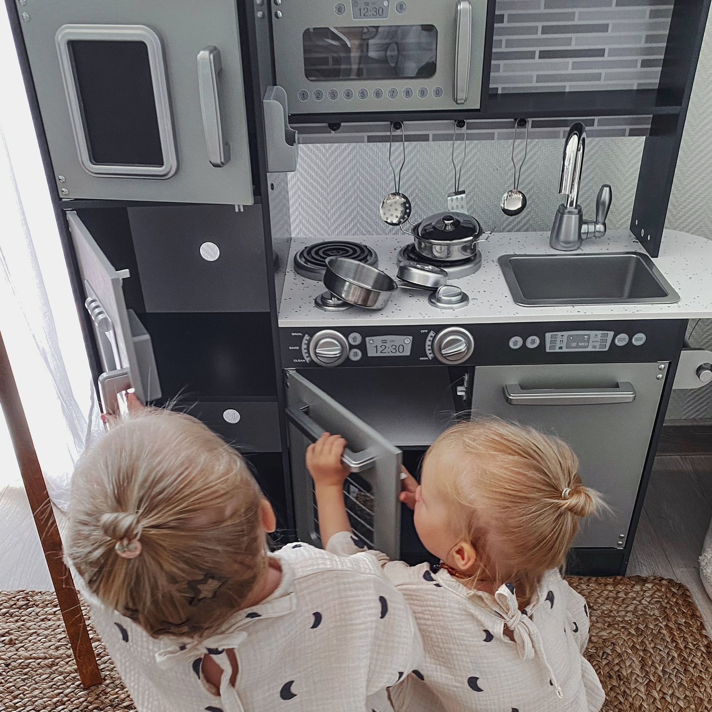 Drevená kuchyňa XXL s LED osvetlením, zásterou a príslušenstvom